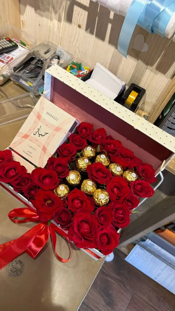 Photo réelle coffret prestige roses et chocolats livré à Agadir