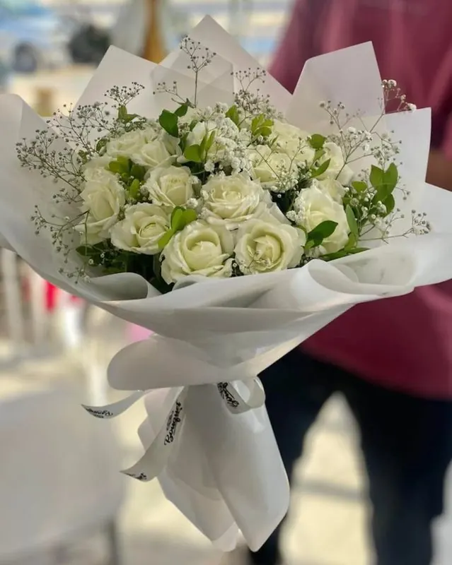 Photo réelle roses blanches à Agadir