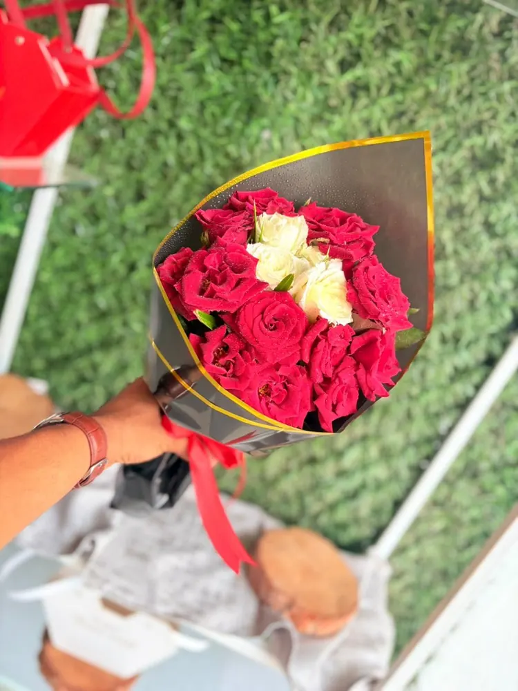 Photo réelle bouquet de fleurs livré à Fès