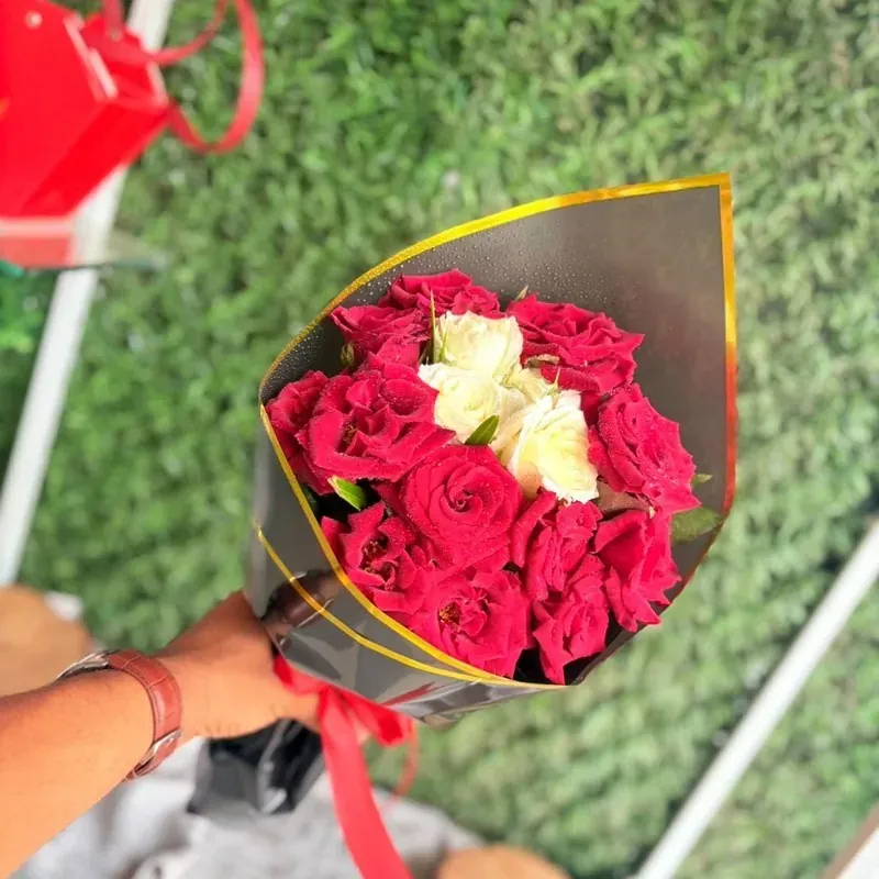 Bouquet Charme Impérial - 12 Fleurs Bicolores | Livraison 2h